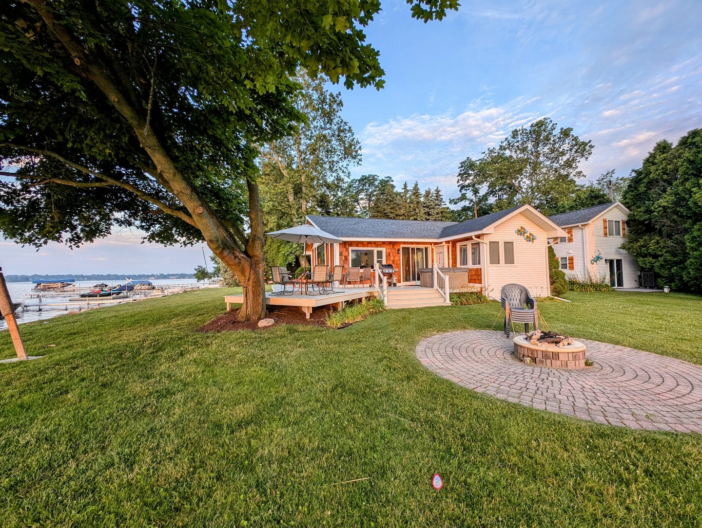 Whitmore Lake Lakefront House with Guest House — living area