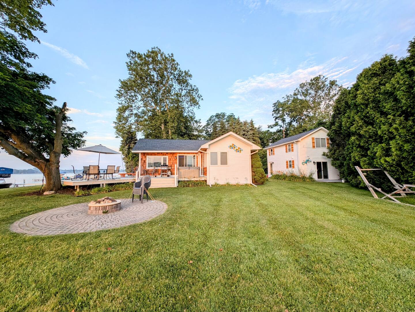 Whitmore Lake Lakefront House with Guest House — kitchen