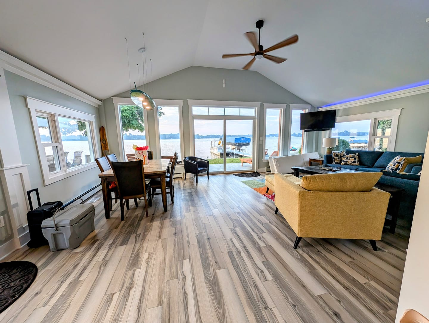 Whitmore Lake Lakefront House with Guest House — bathroom