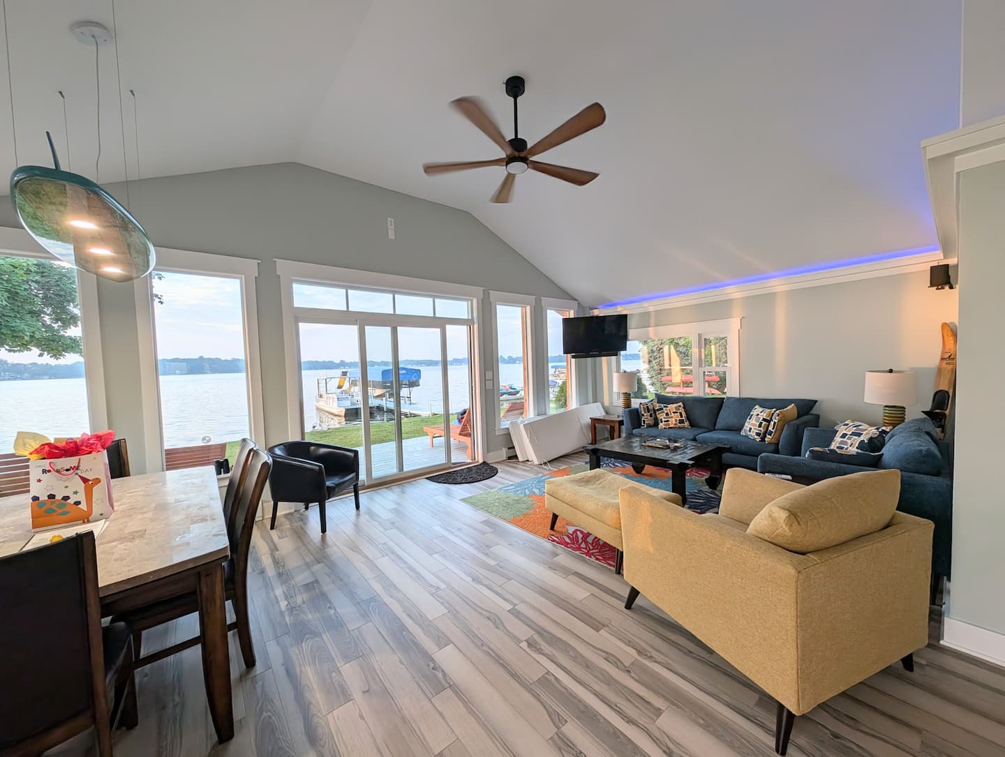 Whitmore Lake Lakefront House with Guest House — grounds