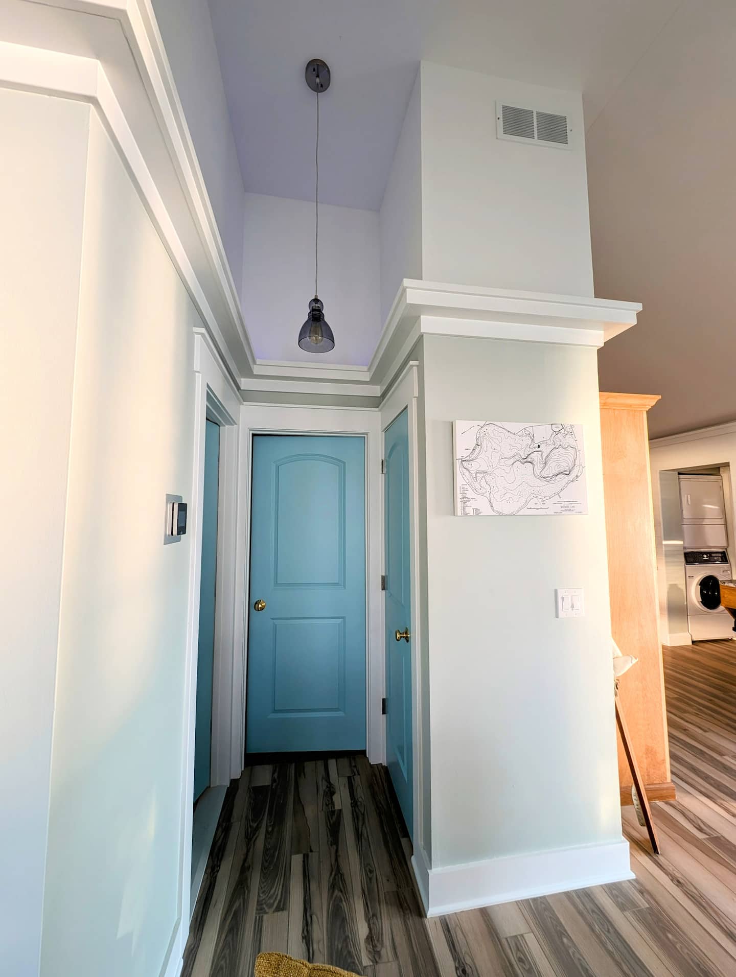 Whitmore Lake Lakefront House with Guest House — guest space