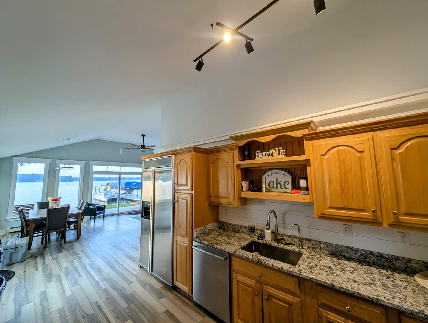 Whitmore Lake Lakefront House with Guest House — dining area